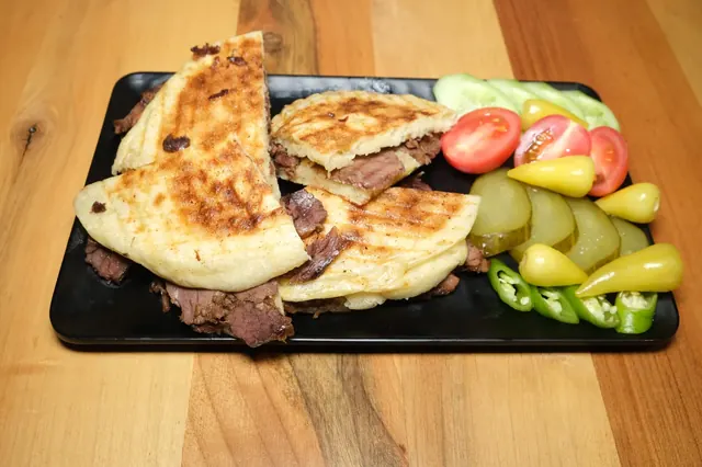 Kavurmalı Bazlama Tost